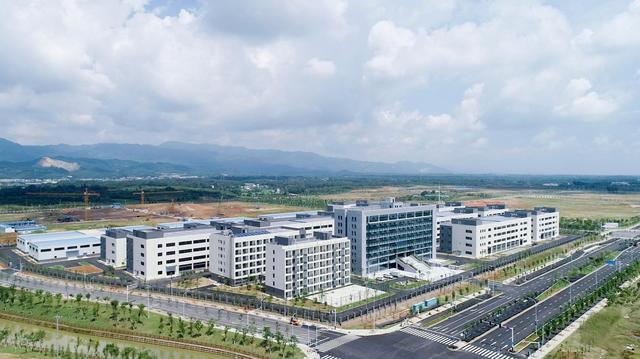 【动态】凯发官网首页承接安徽太湖经济开发区南扩安置房（一期）及南区基础设施—市政道路（智能交通）